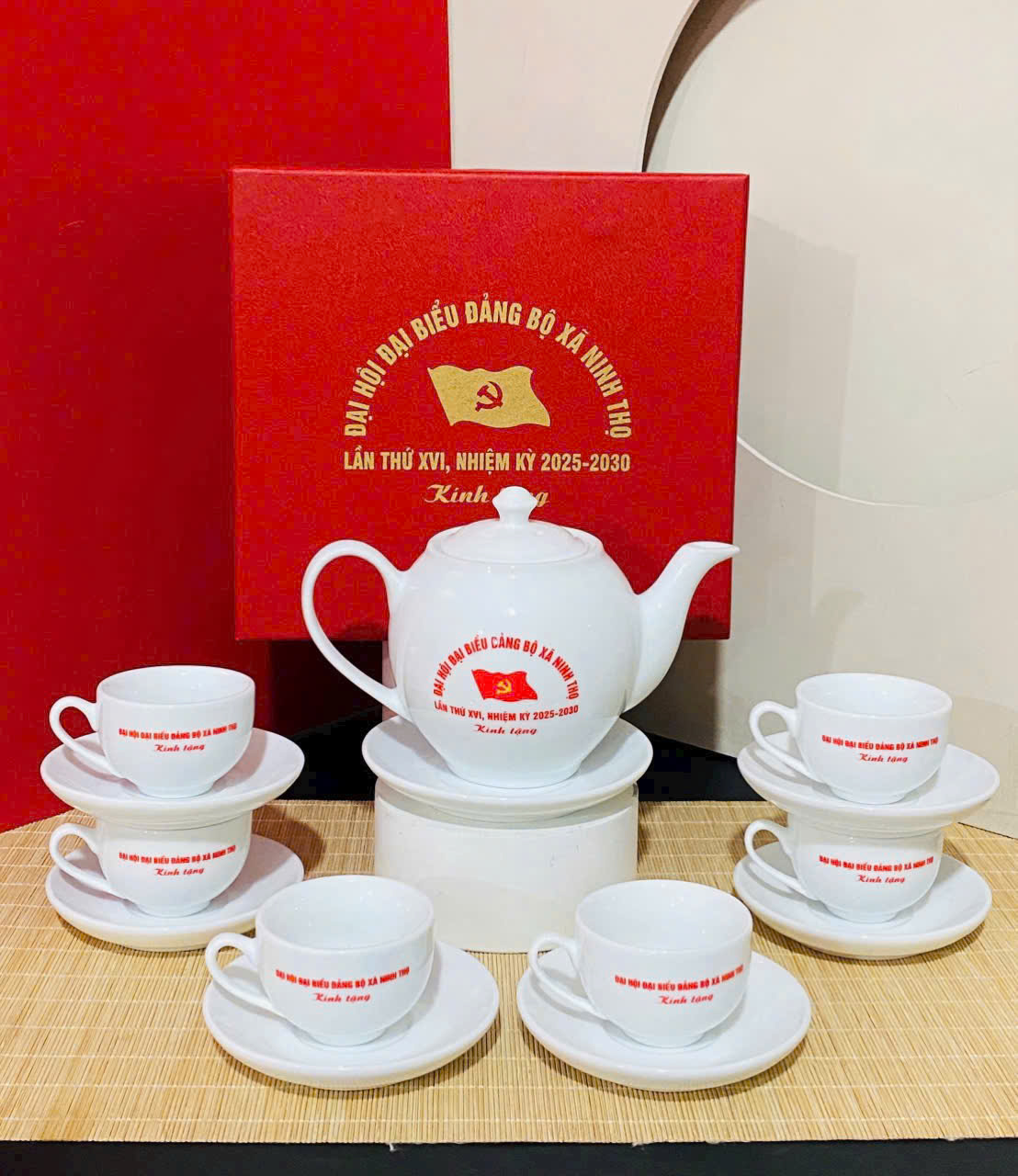 Bộ ấm trà trắng in logo quà tặng đại hội- gốm sứ Fulo