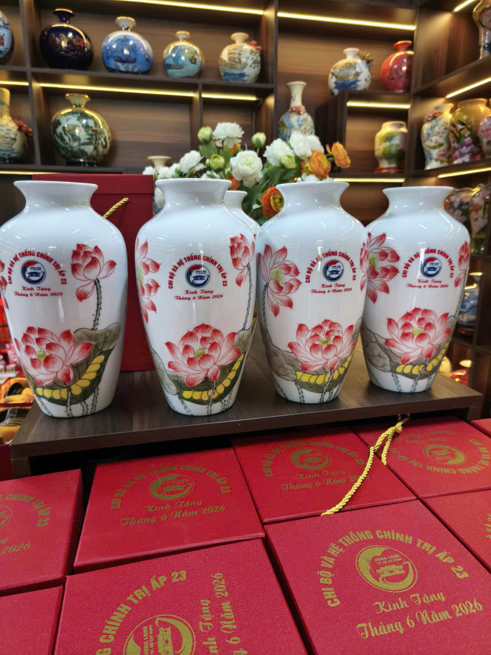 Gốm sứ Fulo Kiểm tra kỹ quà tặng trước khi bàn giao cho khách hàng